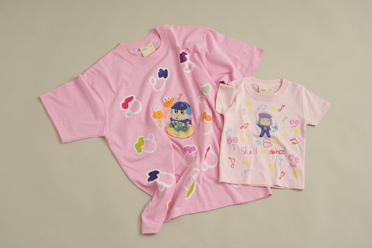 002今日はかなり大胆に kidz Tshirt